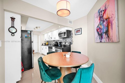 Снять в аренду кондоминиум в Майами-Бич, Флорида 1 спальня, 93.83м2, № 2002338 - фото 15