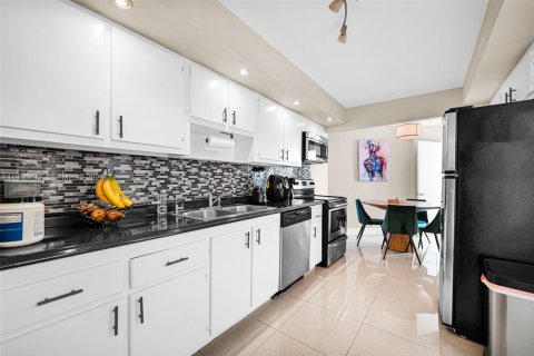 Снять в аренду кондоминиум в Майами-Бич, Флорида 1 спальня, 93.83м2, № 2002338 - фото 10