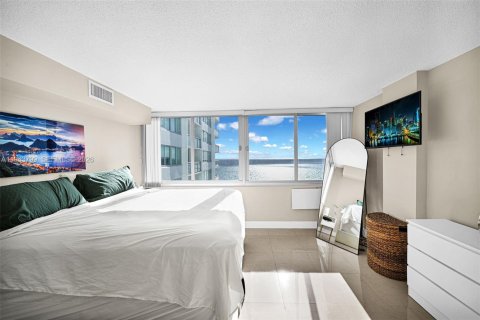 Снять в аренду кондоминиум в Майами-Бич, Флорида 1 спальня, 93.83м2, № 2002338 - фото 19