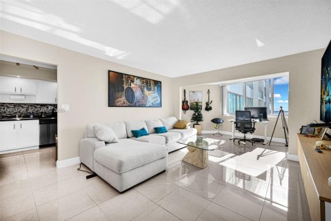 Снять в аренду кондоминиум в Майами-Бич, Флорида 1 спальня, 93.83м2, № 2002338 - фото 2