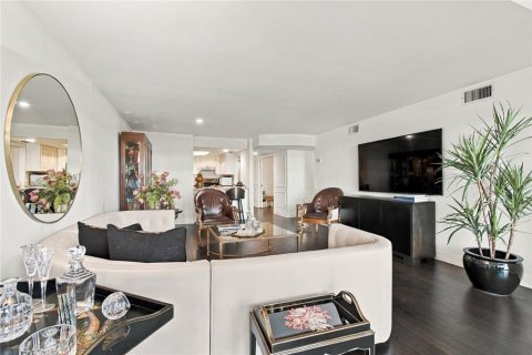 Condo in Clearwater, Florida, 3 bedrooms  № 2401018 - photo 17