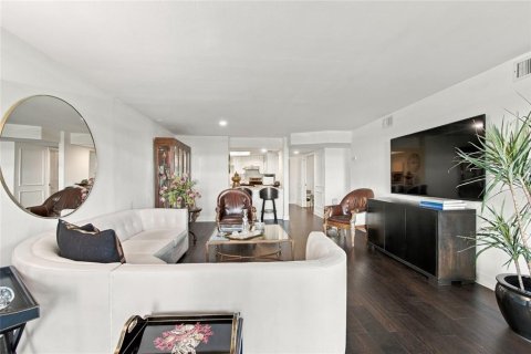Condo in Clearwater, Florida, 3 bedrooms  № 2401018 - photo 16