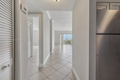 Condominio en venta en North Bay Village, Florida, 1 dormitorio, 76.83 m2 № 1891719 - foto 26