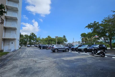Condominio en venta en North Bay Village, Florida, 1 dormitorio, 76.83 m2 № 1891719 - foto 26