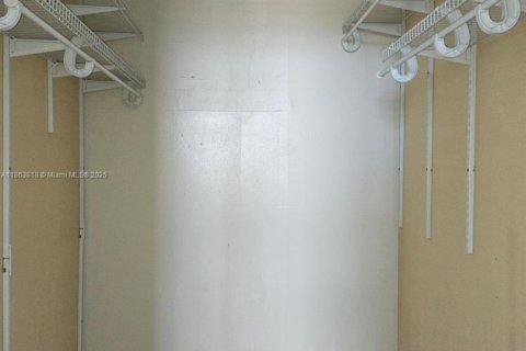 Condominio en venta en North Bay Village, Florida, 1 dormitorio, 76.83 m2 № 1891719 - foto 17