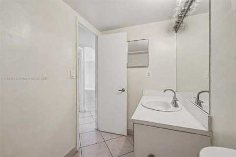 Condominio en venta en North Bay Village, Florida, 1 dormitorio, 76.83 m2 № 1891719 - foto 28