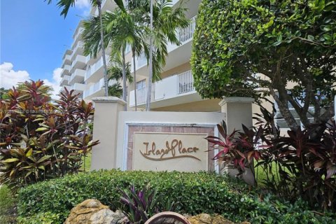Condominio en venta en North Bay Village, Florida, 1 dormitorio, 76.83 m2 № 1891719 - foto 1