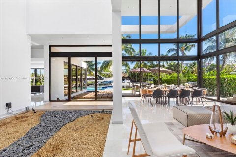 Casa en venta en Hallandale Beach, Florida, 6 dormitorios, 538.18 m2 № 2081493 - foto 16