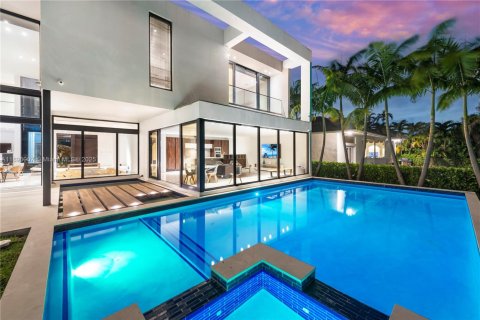Casa en venta en Hallandale Beach, Florida, 6 dormitorios, 538.18 m2 № 2081493 - foto 11