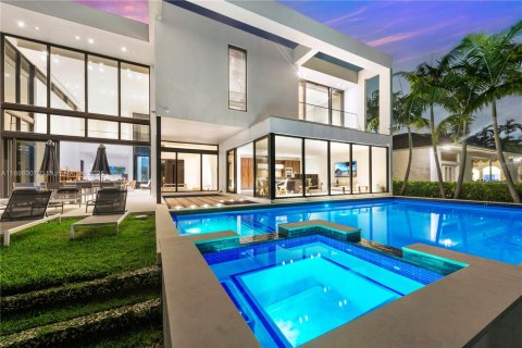 Casa en venta en Hallandale Beach, Florida, 6 dormitorios, 538.18 m2 № 2081493 - foto 2