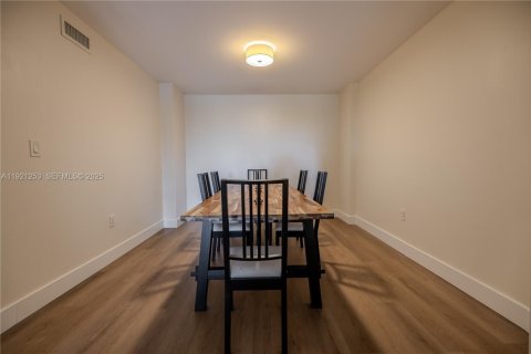 Copropriété à louer à Hollywood, Floride: 2 chambres, 128.48 m2 № 1976868 - photo 5