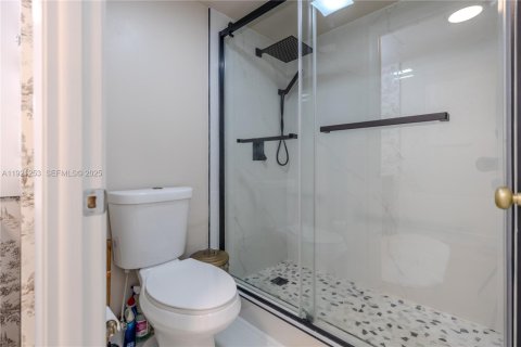 Copropriété à louer à Hollywood, Floride: 2 chambres, 128.48 m2 № 1976868 - photo 10