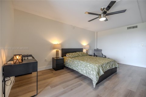 Copropriété à louer à Hollywood, Floride: 2 chambres, 128.48 m2 № 1976868 - photo 7