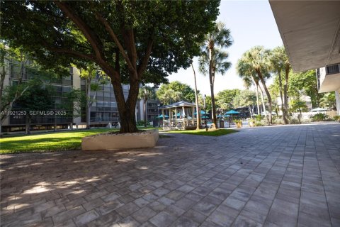 Copropriété à louer à Hollywood, Floride: 2 chambres, 128.48 m2 № 1976868 - photo 18