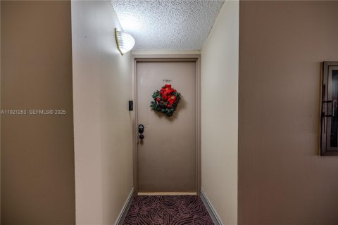 Copropriété à louer à Hollywood, Floride: 2 chambres, 128.48 m2 № 1976868 - photo 17