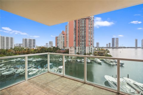 Condo in Aventura, Florida, 3 bedrooms  № 2089735 - photo 2