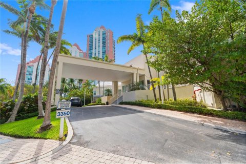 Condo in Aventura, Florida, 3 bedrooms  № 2089735 - photo 30