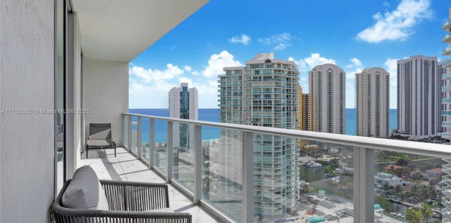 Кондоминиум с 2 спальнями в Санни-Айлс-Бич, Флорида № 1959577