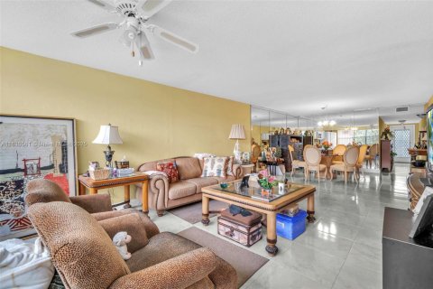 Condominio en venta en Sunrise, Florida, 2 dormitorios, 127 m2 № 1818529 - foto 15