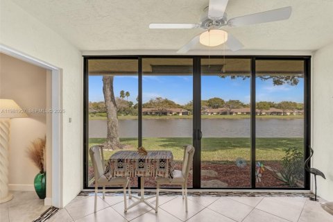 Villa ou maison à vendre à Boca Raton, Floride: 2 chambres, 117.24 m2 № 2262493 - photo 16