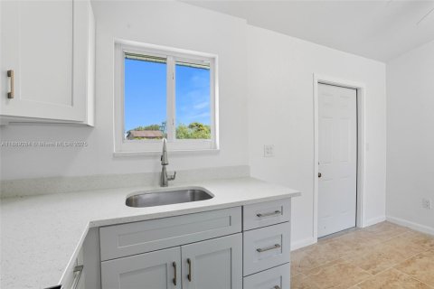 House in LaBelle, Florida 2 bedrooms № 1946171 - photo 7
