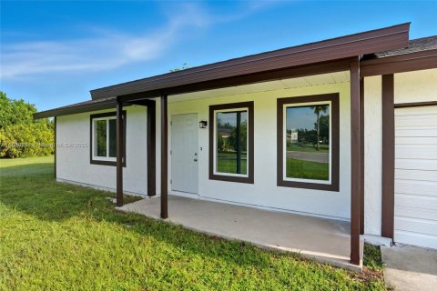 House in LaBelle, Florida 2 bedrooms № 1946171 - photo 4