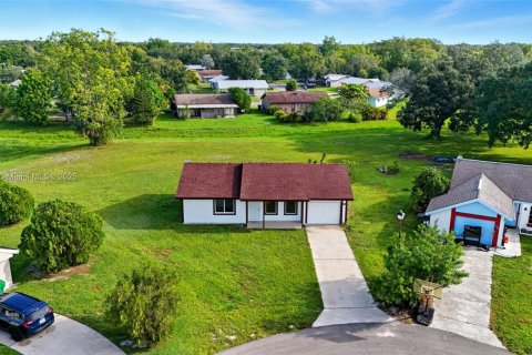 House in LaBelle, Florida 2 bedrooms № 1946171 - photo 2