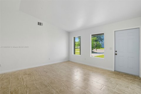 House in LaBelle, Florida 2 bedrooms № 1946171 - photo 21