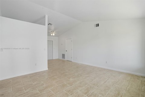 House in LaBelle, Florida 2 bedrooms № 1946171 - photo 25