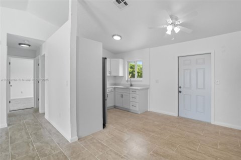 House in LaBelle, Florida 2 bedrooms № 1946171 - photo 3