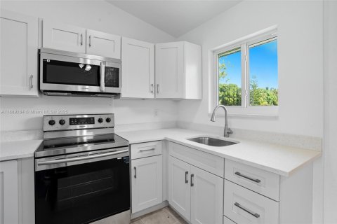 House in LaBelle, Florida 2 bedrooms № 1946171 - photo 8