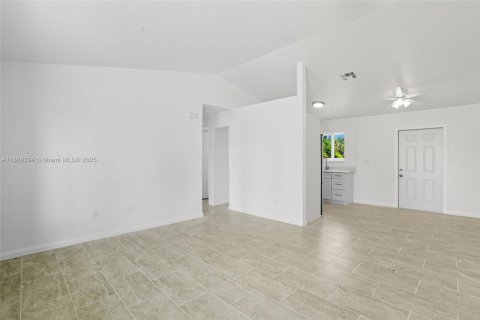 House in LaBelle, Florida 2 bedrooms № 1946171 - photo 5