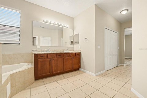 Villa ou maison à vendre à Kissimmee, Floride: 4 chambres, 225.01 m2 № 2142996 - photo 9