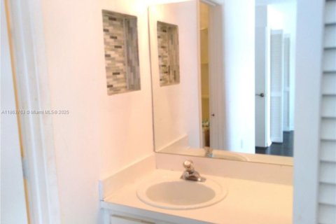 Townhouse in Hollywood, Florida 2 bedrooms, 106.84 sq.m. № 1891554 - photo 15
