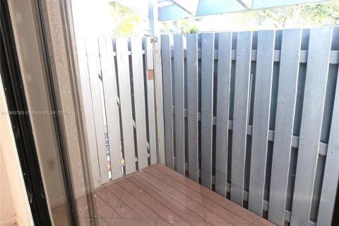 Townhouse in Hollywood, Florida 2 bedrooms, 106.84 sq.m. № 1891554 - photo 26