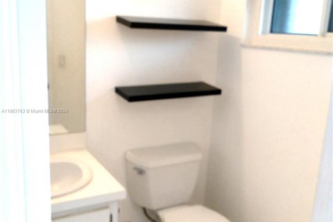 Townhouse in Hollywood, Florida 2 bedrooms, 106.84 sq.m. № 1891554 - photo 2