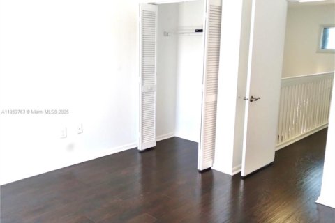 Townhouse in Hollywood, Florida 2 bedrooms, 106.84 sq.m. № 1891554 - photo 16