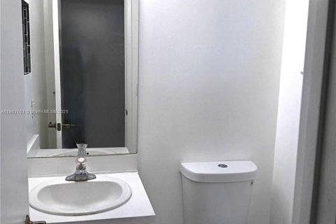Townhouse in Hollywood, Florida 2 bedrooms, 106.84 sq.m. № 1891554 - photo 29