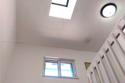 Townhouse in Hollywood, Florida 2 bedrooms, 106.84 sq.m. № 1891554 - photo 8