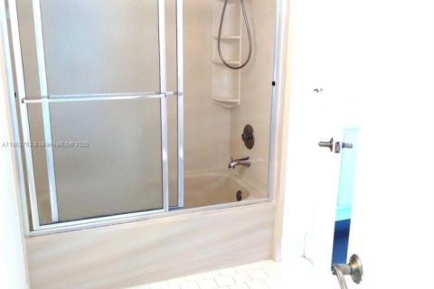 Townhouse in Hollywood, Florida 2 bedrooms, 106.84 sq.m. № 1891554 - photo 11