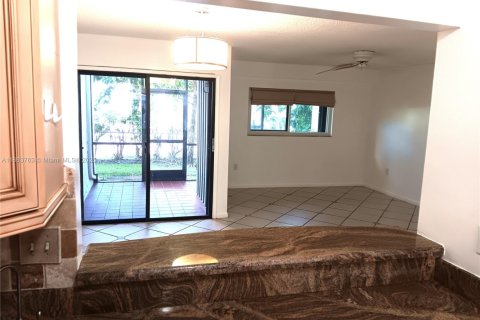 Townhouse in Hollywood, Florida 2 bedrooms, 106.84 sq.m. № 1891554 - photo 22