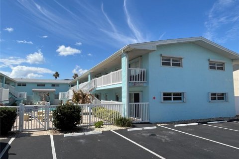 Condominio en Cocoa Beach, Florida, 2 dormitorios № 2195702