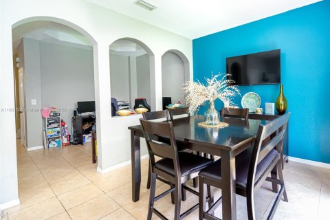 Townhouse in Miramar, Florida 3 bedrooms, 157.93 sq.m. № 1834040 - photo 8