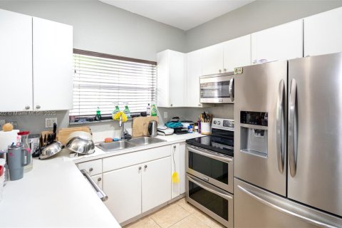 Townhouse in Miramar, Florida 3 bedrooms, 157.93 sq.m. № 1834040 - photo 22