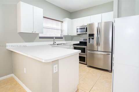 Townhouse in Miramar, Florida 3 bedrooms, 157.93 sq.m. № 1834040 - photo 10