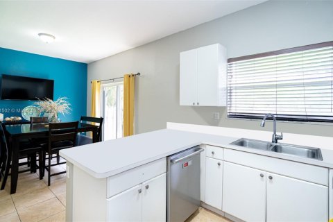 Townhouse in Miramar, Florida 3 bedrooms, 157.93 sq.m. № 1834040 - photo 9
