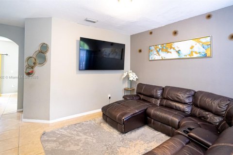 Townhouse in Miramar, Florida 3 bedrooms, 157.93 sq.m. № 1834040 - photo 3