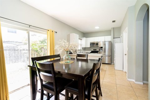 Townhouse in Miramar, Florida 3 bedrooms, 157.93 sq.m. № 1834040 - photo 7