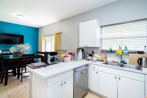 Townhouse in Miramar, Florida 3 bedrooms, 157.93 sq.m. № 1834040 - photo 30