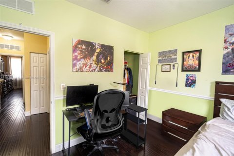 Townhouse in Miramar, Florida 3 bedrooms, 157.93 sq.m. № 1834040 - photo 15